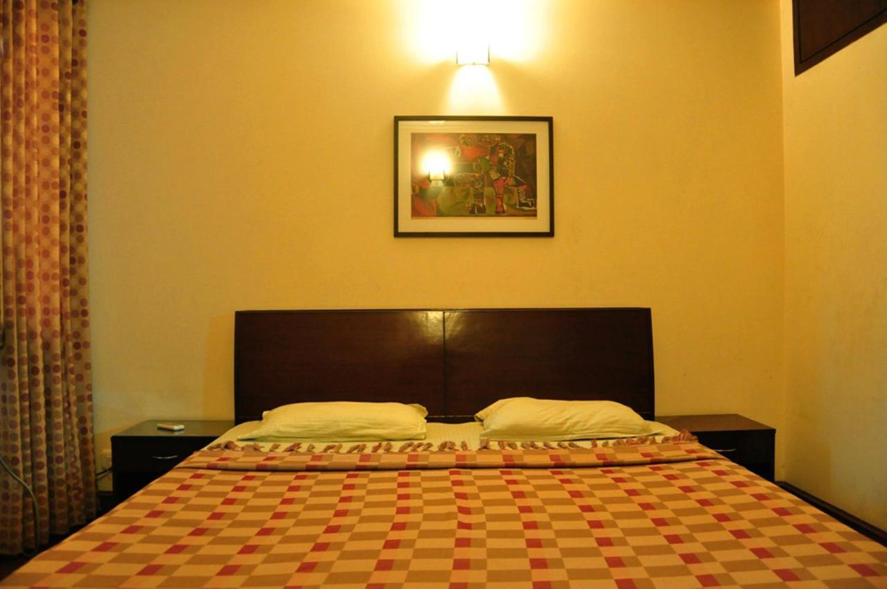 2Bhk Comfortable Furnished Serviced Apartments In Hauz Khas - Woodpecker Apartments 뉴델리 객실 사진